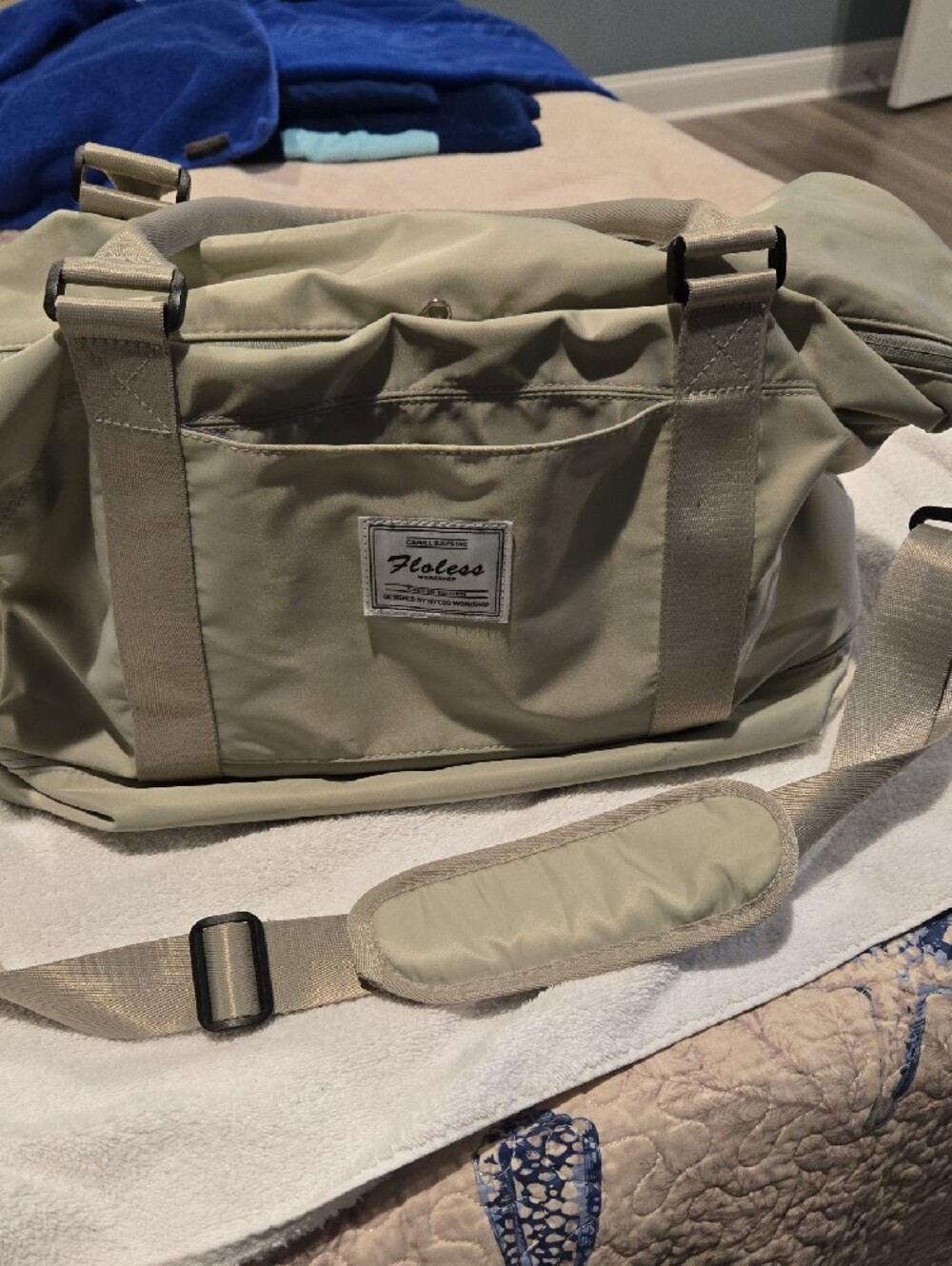 Lightweight Duffel Bag in Light Green - Picture 5 of 16